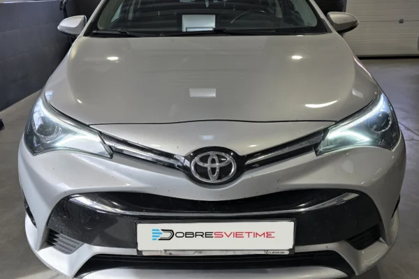 dobre-svietime-toyota-avensis-1